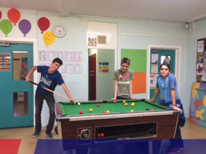 Jugando al billar
